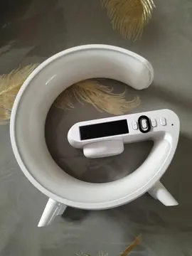 orloge et chargeur téléphone