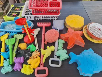 lot de jouets plage