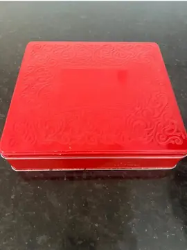 BOÎTE EN FER ROUGE