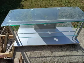 meuble de télé, 2 plateaux en verre , sur roulette