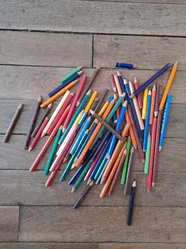 lot de crayons de couleur