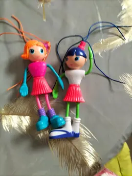 2 poupées