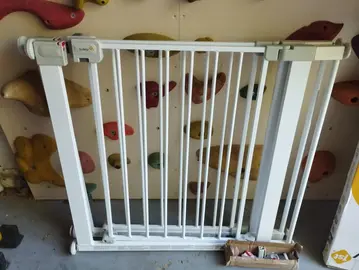 Barrière escalier Safety 1st Easy Close Metal 73-80cm + rallonge 7cm