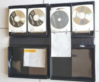 2 CLASSEURS DE COPIES DE JEUX (93 cd) POUR CONSOLE SEGA DREAMCAST
