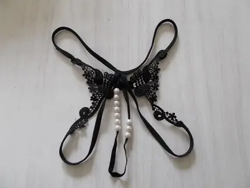 string femme à perles