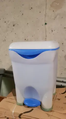 petite poubelle à pédale