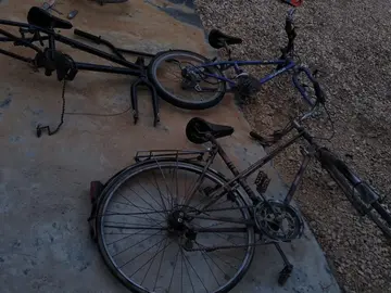 3 velos pour pieces ou à reparer et renover