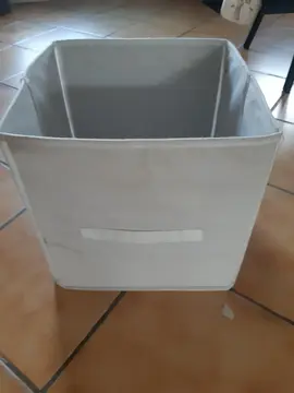 bac de rangement abîmé