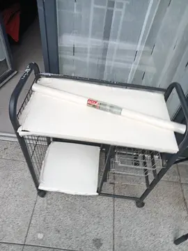 Petit chariot à roulettes