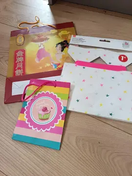 Divers sacs pour cadeaux
