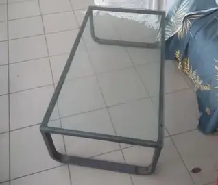 Table basse avec plateau en verre 55 x 105 x h 32