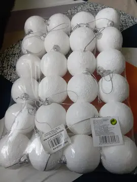 Réservé......24 boules de Noël jamais ouvert