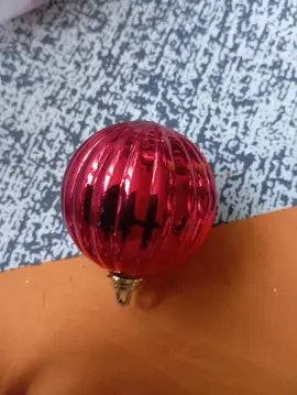 Réservé.......1 boule rouge