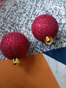 Réservé........2 boules rouges touche granuleux