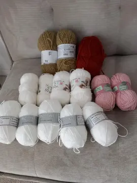 lot de plusieurs pelotes neuves