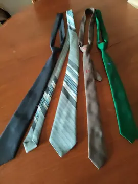 4 cravates