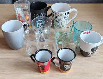 Lot de verres et tasses