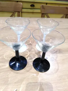 4 verres à cocktail