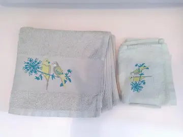 deux serviettes de toilette mains
