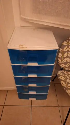 tour de rangement bleue
