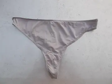 string femme taille 36/38