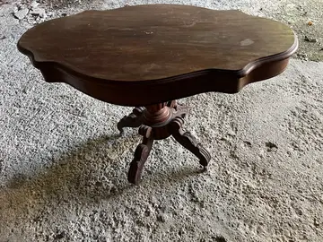 table guéridon violonnée