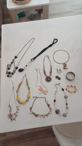lot de bijoux