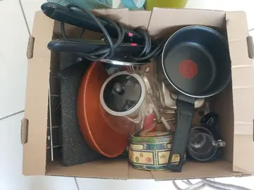 Carton de dons variés (pas de tri sur place)