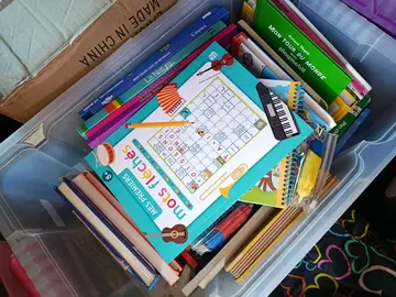 lots de jouet livres bric à brac enfants..