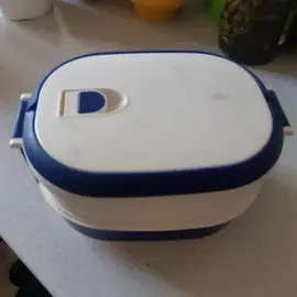 Boite à deux compartiments pour transporter les repas