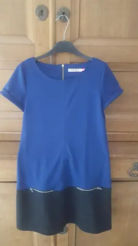 donne 2 robes et 1 chemisier taille 38-40