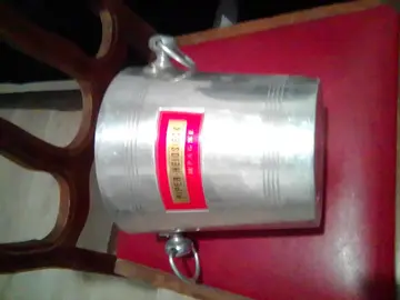 Ancien seau à Champgne bon etat usé