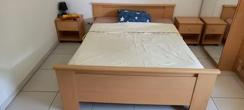 lit + sommier + matelas + 2 tables de chevet