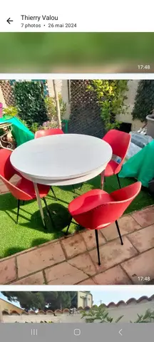 table ronde en formica avec rallonge + 4 chaises