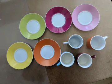 4 tasses + 5 sous-tasses