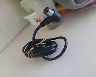 câble noir je ne sais pas de quoi