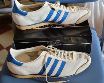 Chaussures Adidas ROM