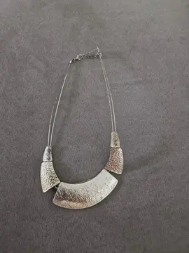 collier plastron