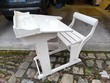 Pupitre/bureau écolier avec écritoire et tableau