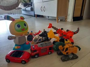 lots de jouets plutôt orienté garçon de 3 à 6 ans