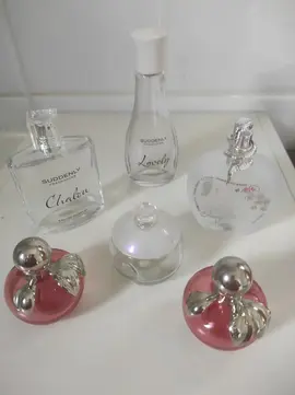 Flacons à parfum + diffuseur de parfum + déco