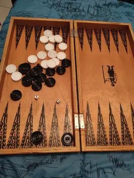 backgammon jeu de stratégie a deux
