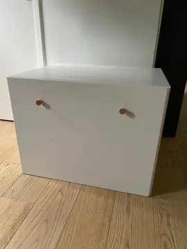 coffre de rangement sur roulettes avec logement