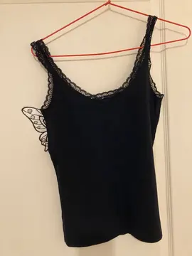hauts femme, noir taille S, blancs 38/40
