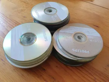 Lot de vieux CD - pour accrocher dans les arbres