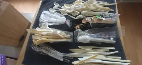 Couverts plastique et bois pique nique