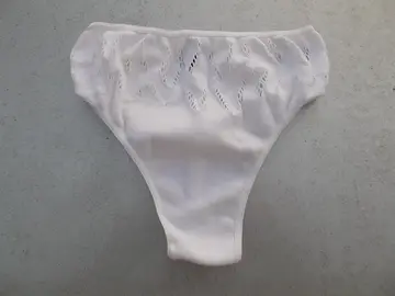string femme taille L / XL