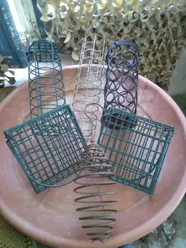 Supports, boules et pains de graisse pour oiseaux