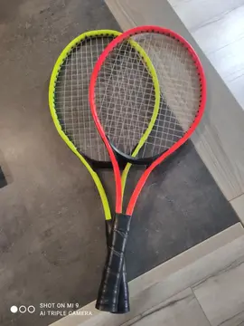 raquette de tennis enfant