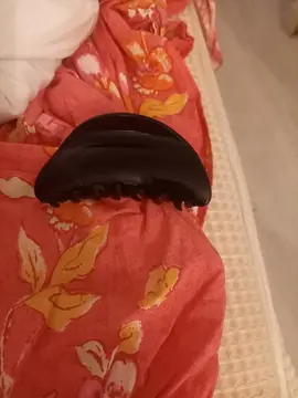 pince a cheveux noir